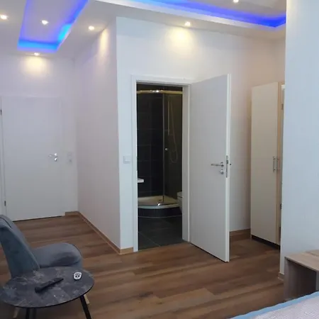 Trang 3* 拉施塔特